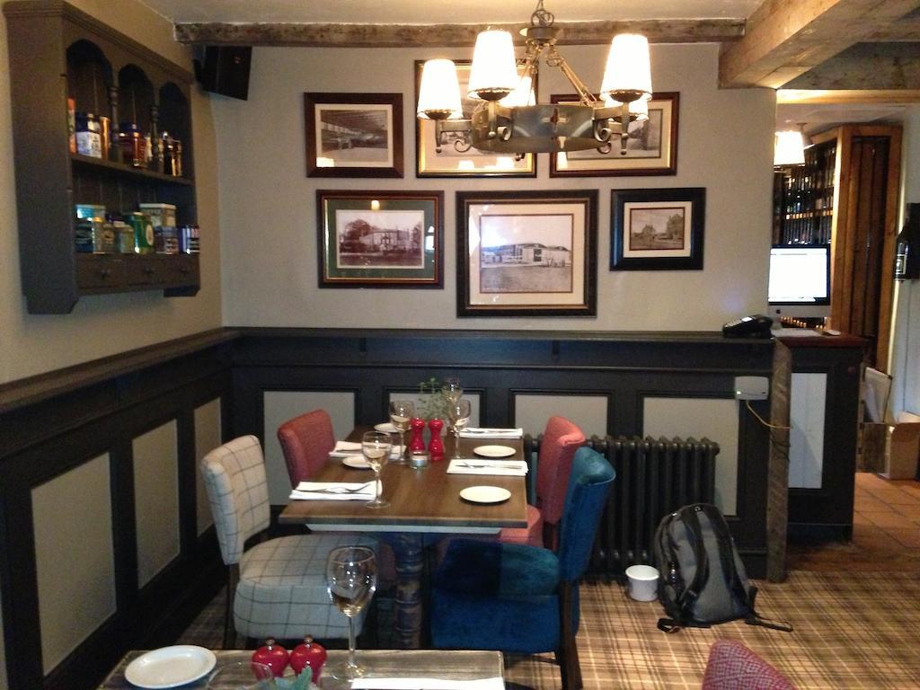 The Crown Pub, Dining & Rooms Henlow Esterno foto